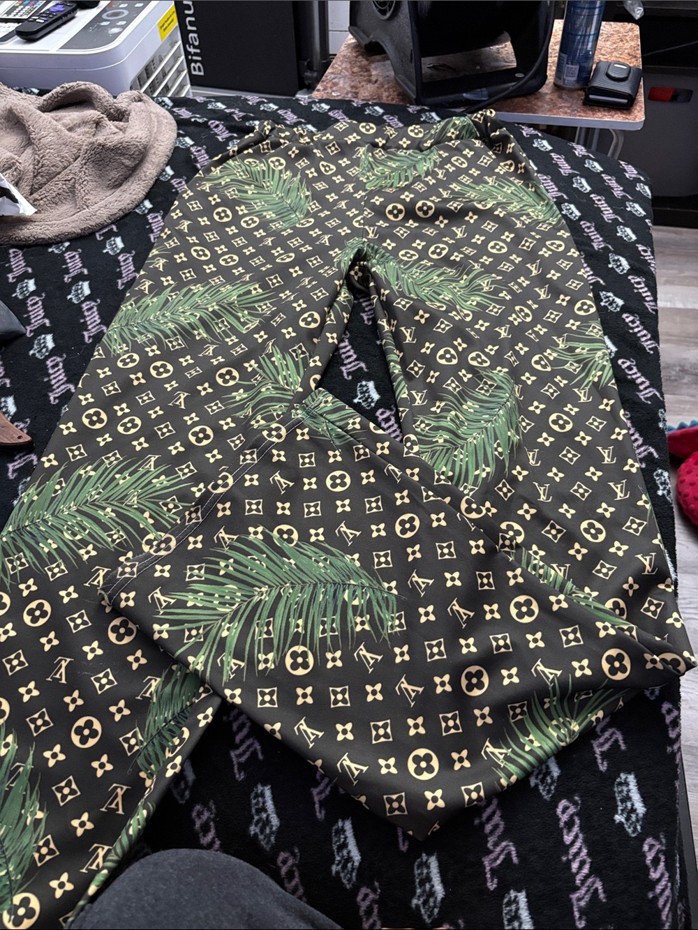 Designer-Inspired ' Green Palm Print Lounge Pants - Picture 3 of 3